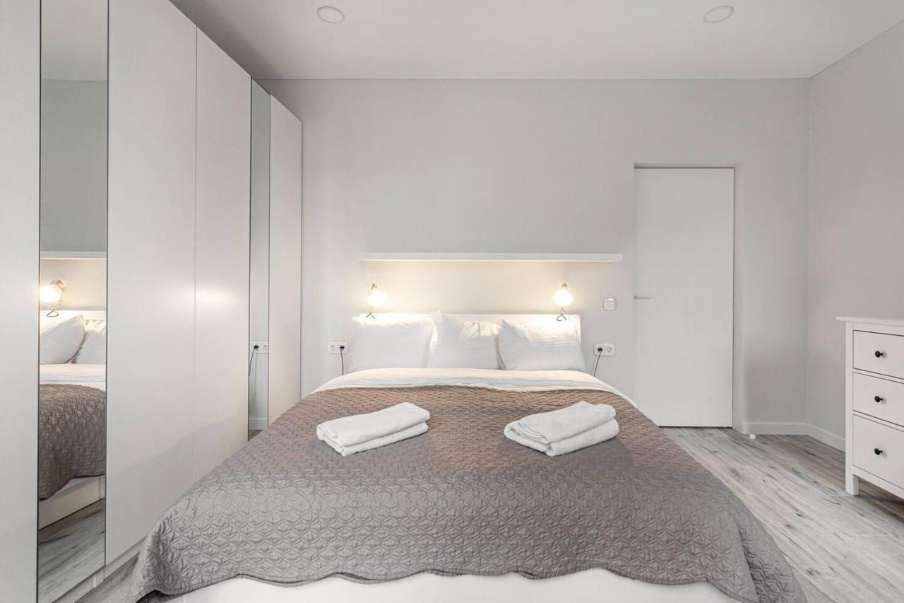 Happy Inn Vip, Self Check-In-24X7, A-C, Parking-In-The-Underground-Garage VNO Kültér fotó