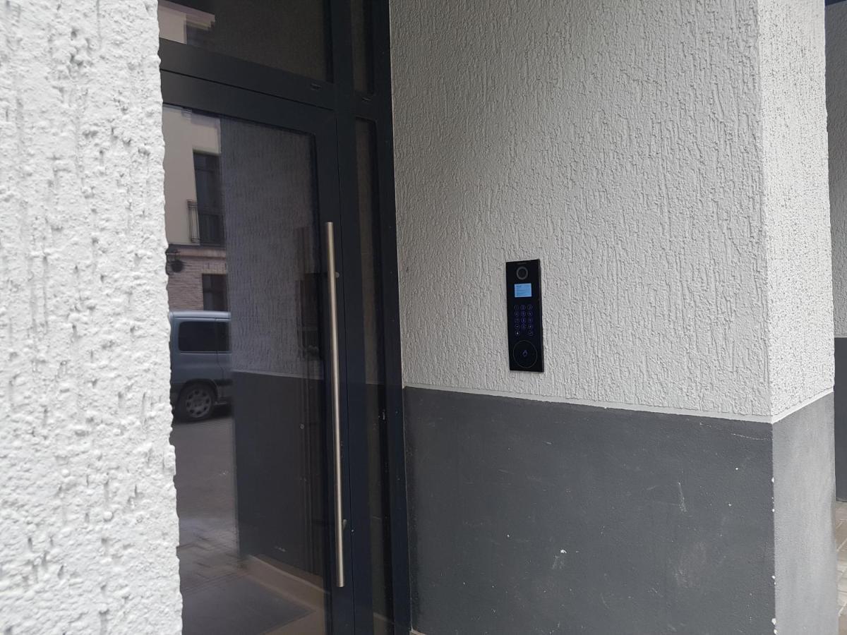 Happy Inn Vip, Self Check-In-24X7, A-C, Parking-In-The-Underground-Garage VNO Kültér fotó